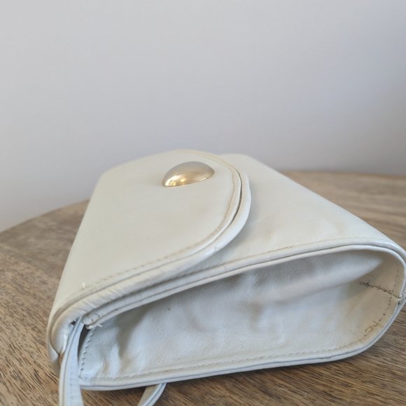 Vintage White and Gold Purse - Picture 2 of 12